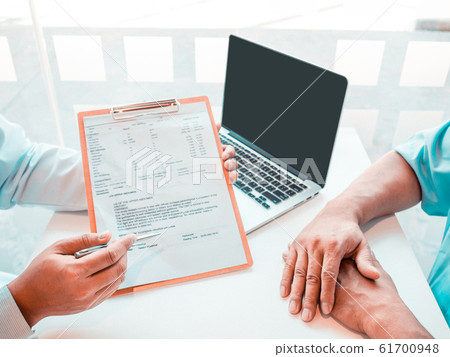 Doctors report health examination results and recommend medication to patients Doctors report health examination results and recommend medication to patients 61700948