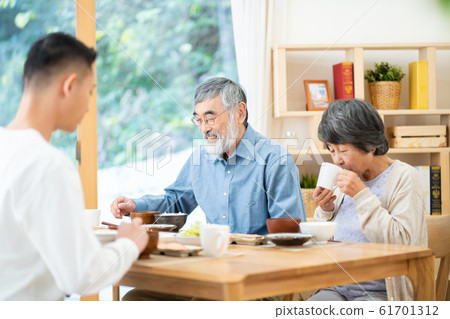 高級家庭用餐祖母 高級家庭用餐祖母 61701312