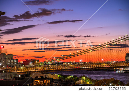 “紐約”布魯克林大橋夜景 61702363