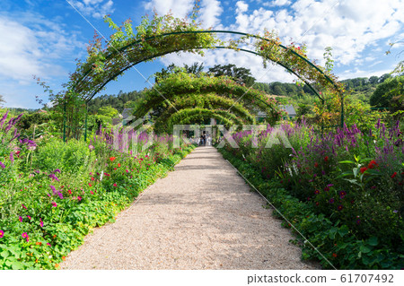 Gverny green garden gallery 61707492