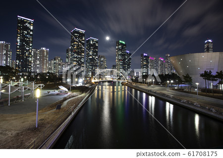 Night view of Songdo new town with clouds floating in the night sky 61708175