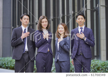 業務場景，4人團隊，信任和安全 61708349