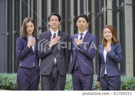 業務場景，4人團隊，信任和安全 61708351