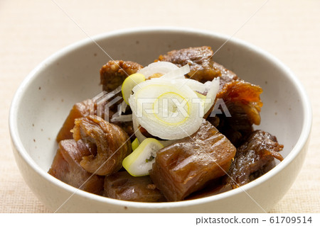 燉牛肉肌肉(有魔芋)。 燉牛肉肌肉(有魔芋)。 61709514