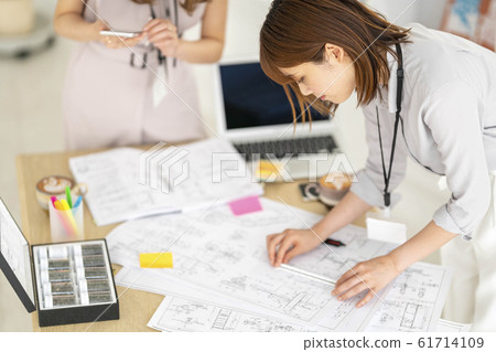 女室內協調員,商業場景,圖紙 女室內協調員,商業場景,圖紙 61714109