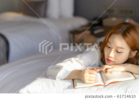 20's lifestyle 61714610