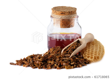 Alcoholic tincture of bee propolis. The healing properties of propolis. Natural remedies. 61718065