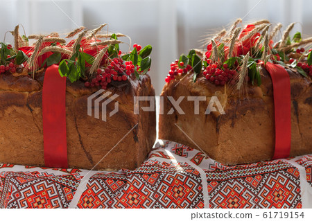 The traditional ukrainian wedding bread. 61719154