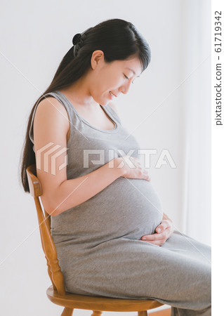 pregnant, pregnant woman, last month of pregnancy 61719342