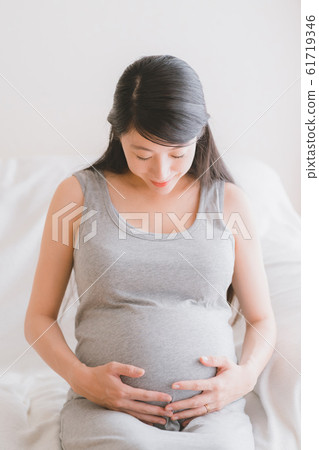 pregnant, pregnant woman, last month of pregnancy 61719346