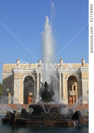 塔什幹的納沃伊劇院 61719469