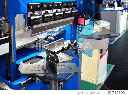 Hydraulic sheet bending machine for sheet metal bending 61719893