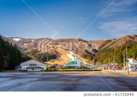 Okugami Nabe Ski Resort became open only for artificial skis in the warm winter Okugami Nabe Ski Resort became open only for artificial skis in the warm winter 61720848