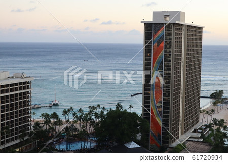 Dawn_Hilton Hawaiian Village 61720934
