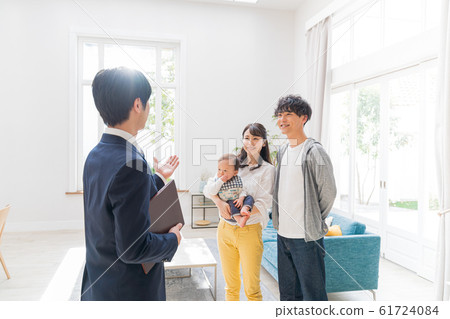 Young family, model room 61724084