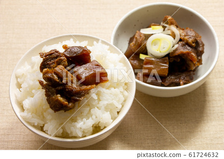 燉牛肉飯。 61724632