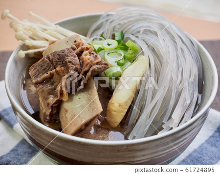 韓國傳統食品,牛肉排骨湯 韓國傳統食品,牛肉排骨湯 61724895