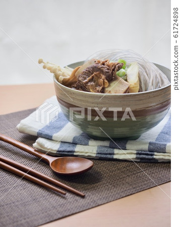韓國傳統食品，牛肉排骨湯 61724898