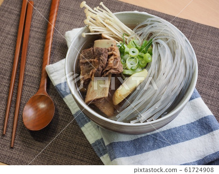 韓國傳統食品,牛肉排骨湯 韓國傳統食品,牛肉排骨湯 61724908