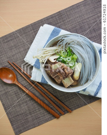 韓國傳統食品，牛肉排骨湯 61724918