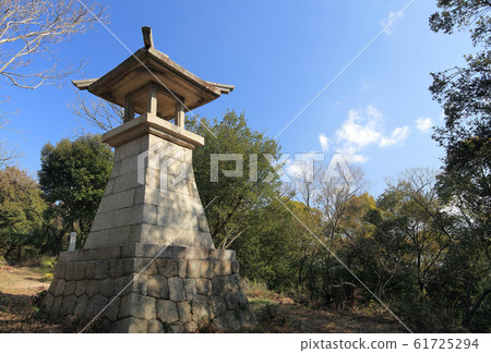 Kotohiki Park, Mt. Kotohiki's tall lantern Kotohiki Park, Mt. Kotohiki's tall lantern 61725294