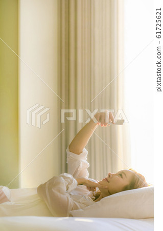 20s lifestyle bedroom 61725621