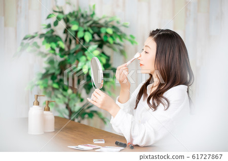 A woman to make up A woman to make up 61727867