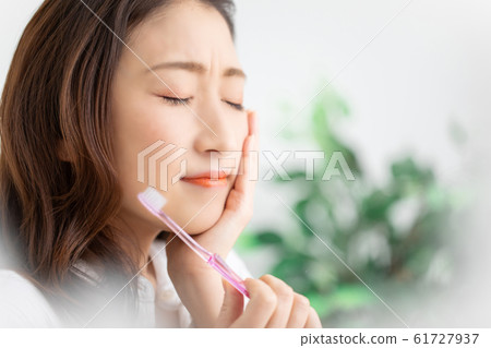 A decayed woman 61727937