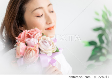 Roses and ladies Roses and ladies 61728017