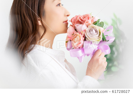 Roses and ladies Roses and ladies 61728027