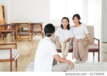 Family parent and child family female living 61730646