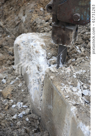 Rock drills (heavy machinery) 61731263
