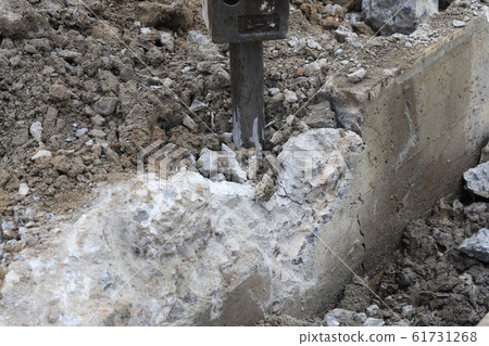 Rock drills (heavy machinery) Rock drills (heavy machinery) 61731268