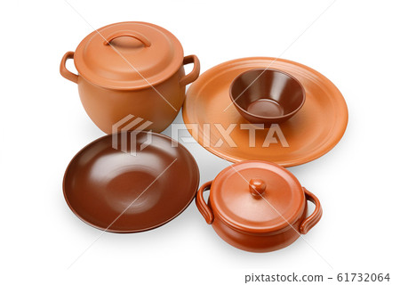 Heat resistant ceramic dishes isolated on white 61732064