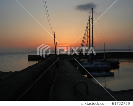 Sunset seen from the quay 61732769