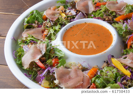 Raw ham salad 61738433