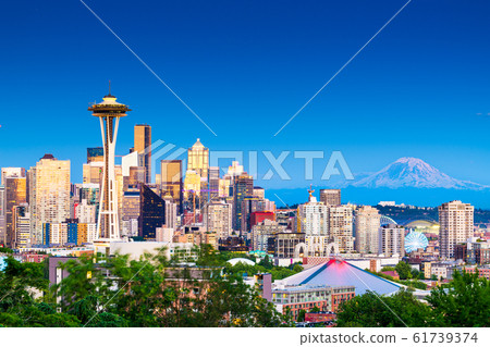 Seattle, Washington, USA Downtown Skyline at Dusk 61739374