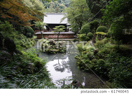 Inner shrine garden 61740045