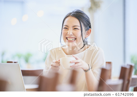 A woman working in a cafe 61742096