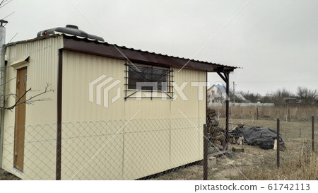 Production of a metal grating for window Production of a metal grating for window 61742113
