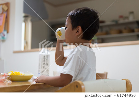 drink, five years old, younger 61744956