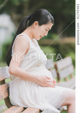 pregnant, pregnant woman, last month of pregnancy 61745461