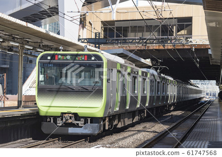 [Yamanote Line E235 series Hamamatsucho Station] 61747568