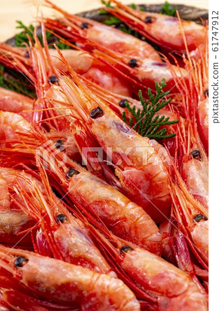 Fresh and delicious shrimp 61747912