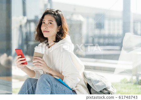 女士旅行過境 61748743