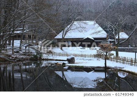 冬季老私人住宅景觀 61749340