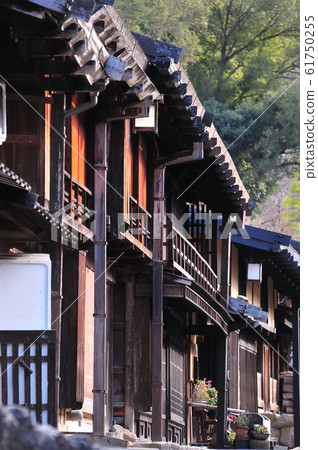 妻子在城裡的校園 61750255