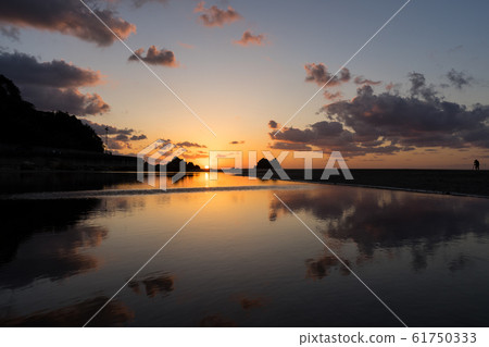 Sunrise sunrise sunrise sea 61750333