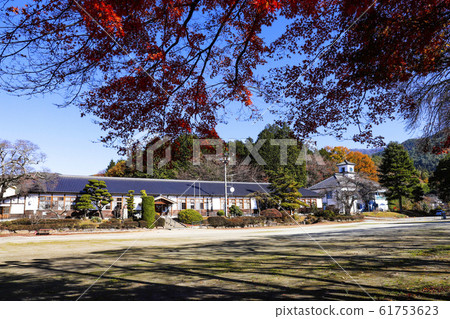 [山梨縣北斗市] Tsugane學校，秋天被山梨縣指定為文化財產：大正和明治校舍 61753623