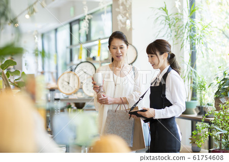 Hospitality scene_Senior female customer 61754608